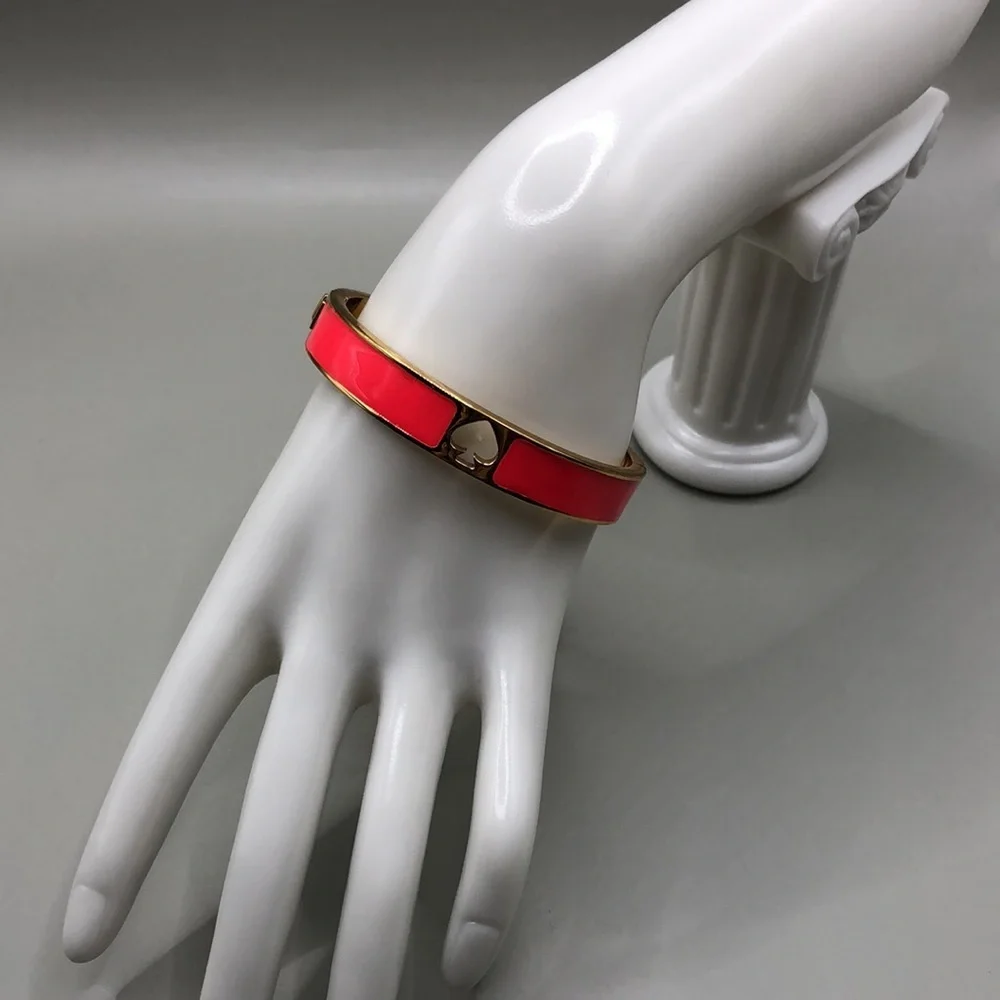 Kate Spade Everyday Spade Coral Gold Hinged Bangle Bracelet Logo Spade Cut Out - Picture 5 of 6
